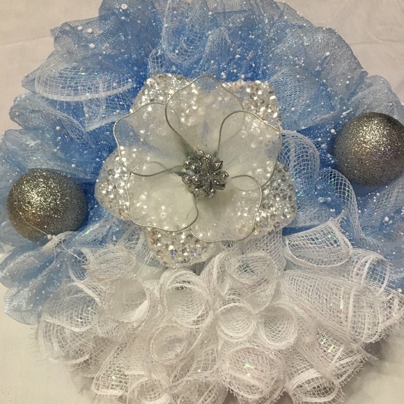 Blue and silver wreath - Picture 7 of 7